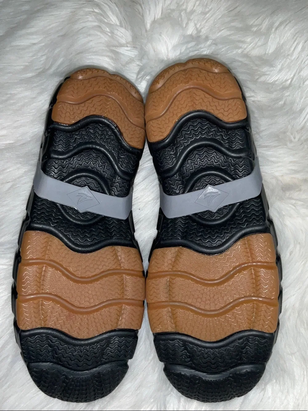 Sperry slip design